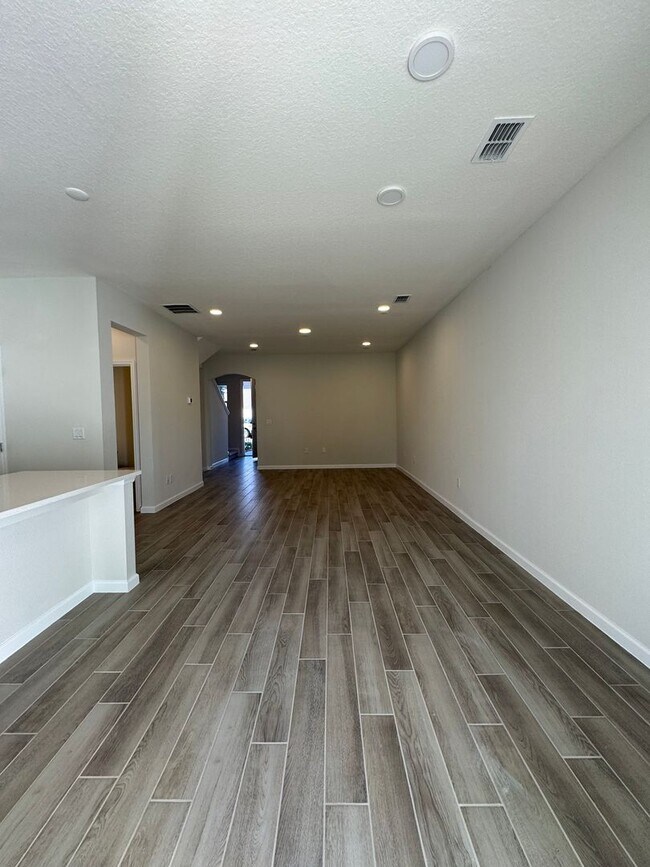 Foto del edificio - GATED 3 BEDROOM, 2.5 BATHROOM IN OVIEDO