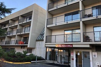 Building Photo - Dolphin Square Apartments