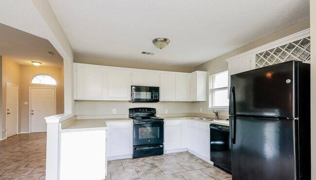 Building Photo - 1530 Montreal Ln