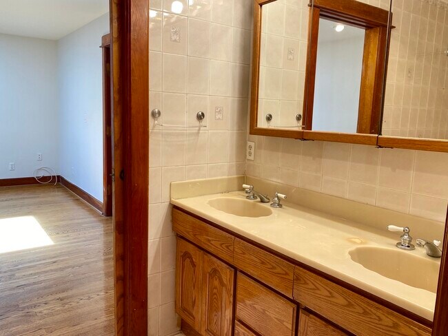 Building Photo - 148 W Highland Ave
