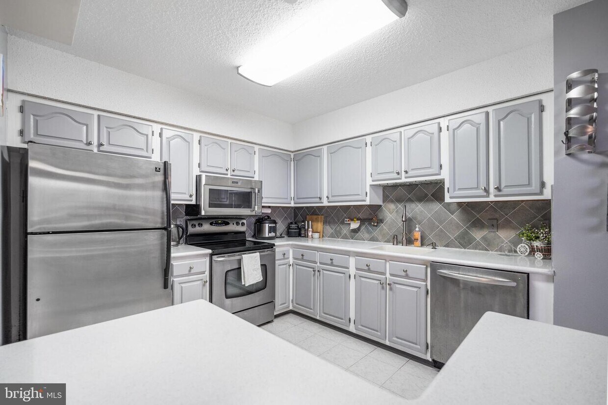 5505 Seminary Rd Unit 2613N, Falls Church, VA 22041 Room for Rent in Falls Church, VA