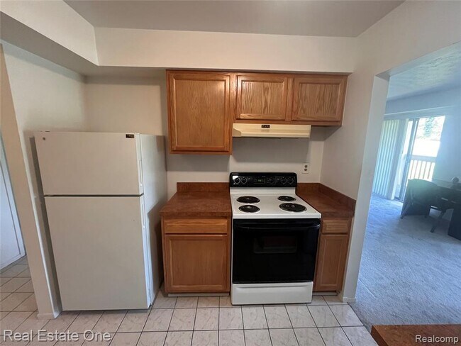 Building Photo - 1653 Riverside Dr