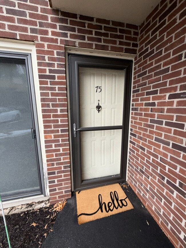 Foto del edificio - 295 Redstone Hill Rd