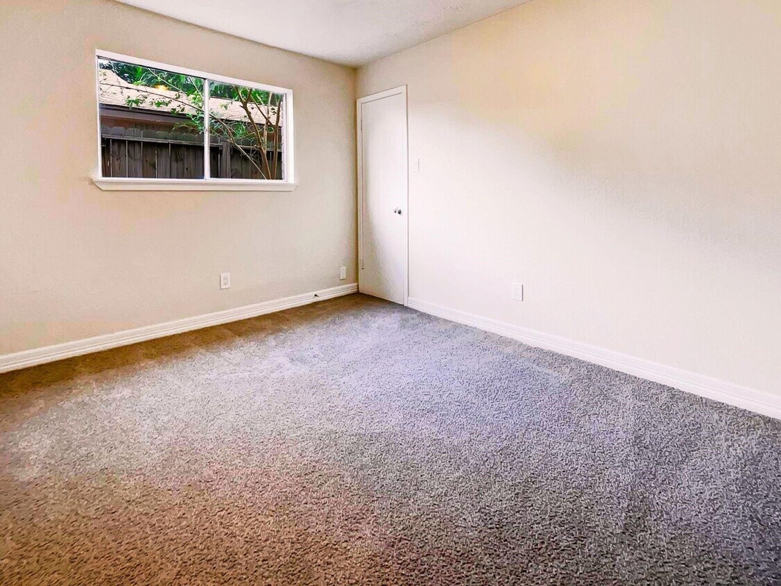 Foto del edificio - 7422 Breccia Dr