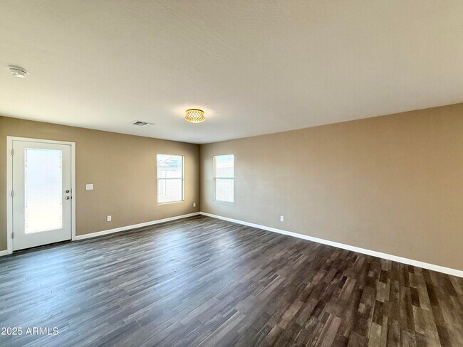 Building Photo - 1036 W Verde Ln