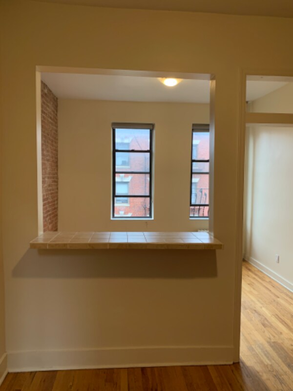 Building Photo - 192 Bleecker St