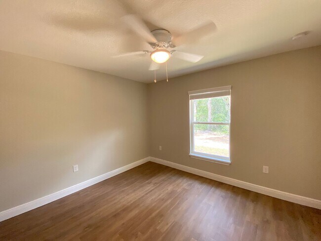 Building Photo - 130 Oak Cir