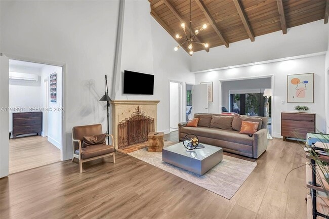 Foto del edificio - 870 NE 82nd St