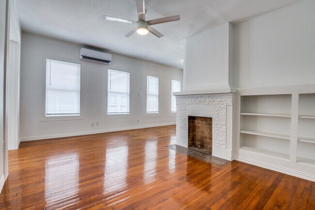 Foto del edificio - 5211 Worth St