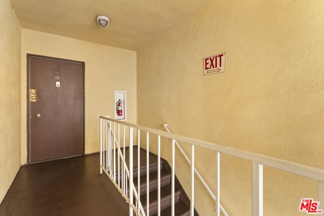 Building Photo - 5961 Chula Vista Way