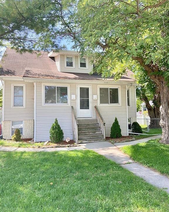 28464 Cooke St Unit 2, Flat Rock, MI 48134 Apartments in Flat Rock