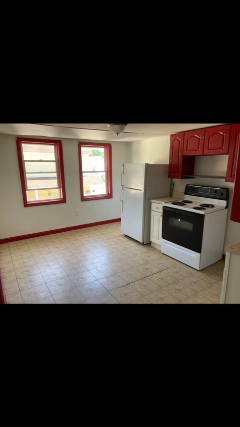 Primary Photo - 28 Jackson St
