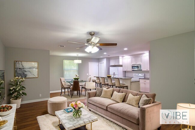 Foto del edificio - 3 Bedroom 1.5 Bath House w/Large Yard- Easy access to OHB and Nolensville Pk $2200