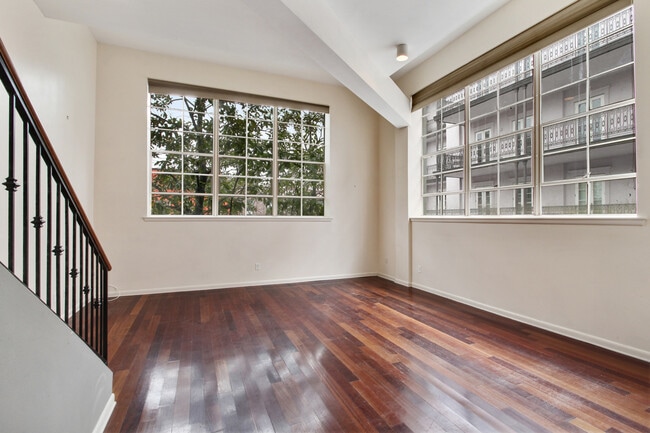 Corner unit with HUGE windows - 760 Magazine St