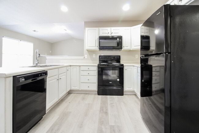 Building Photo - Adorable 4 Bedroom Home in Greenville, SC