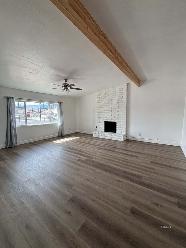 Foto del edificio - 1466 W 25th St