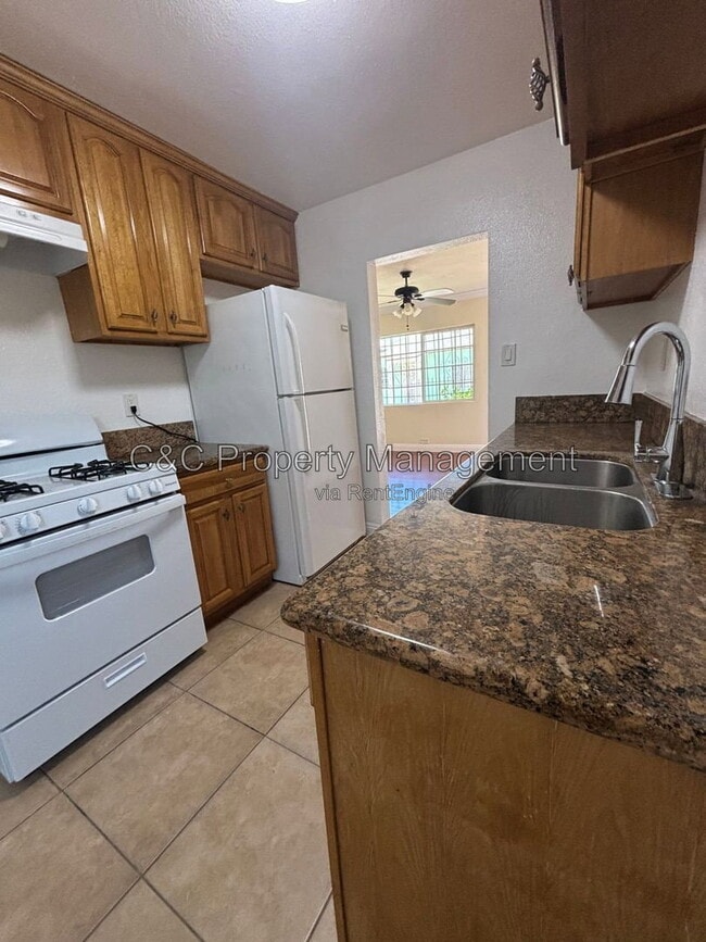 Foto del edificio - 1143 W 91st St