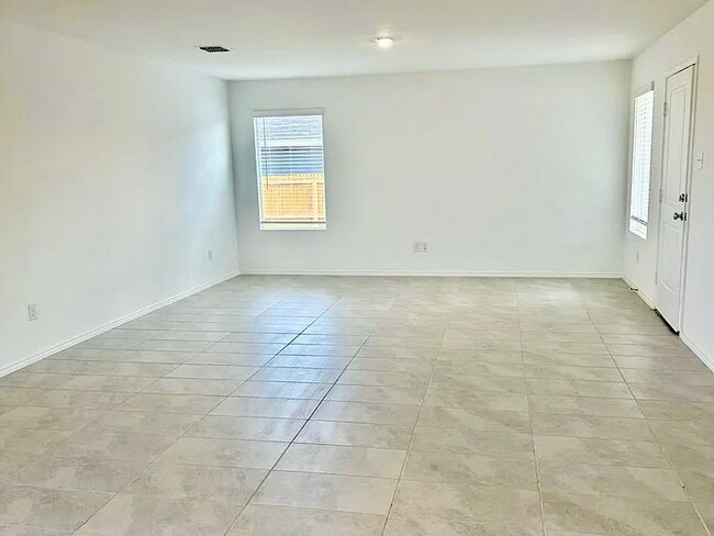 Building Photo - 1707 Temper Ln