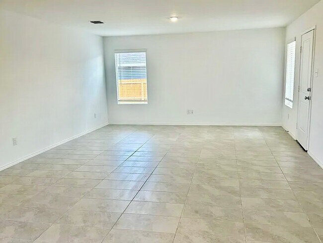 Foto del edificio - 1707 Temper Ln