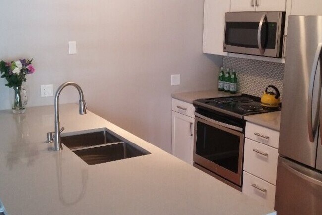 Kitchen - 292 Hildred Dr