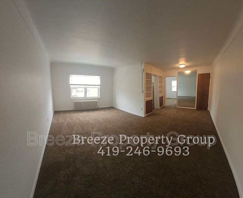 Foto principal - 2445 W Bancroft St