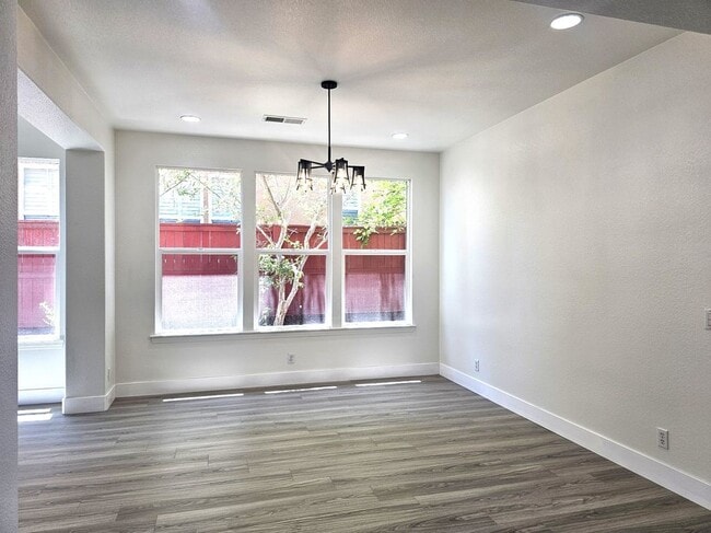 Foto del edificio - 17127 Carrotwood Dr