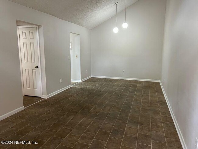 Foto del edificio - 8160 San Jose Manor Dr E