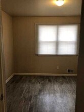 Building Photo - 804 N Anderson St