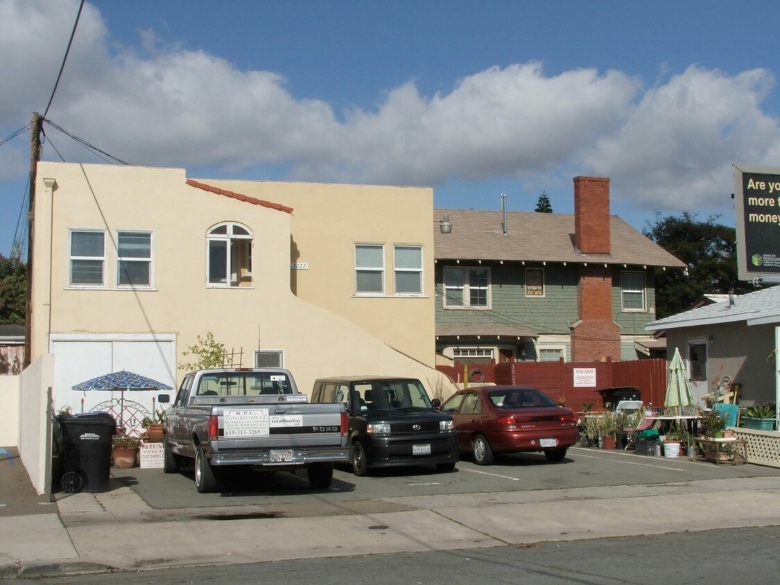 Building Photo - 3020-3022 Cedar St