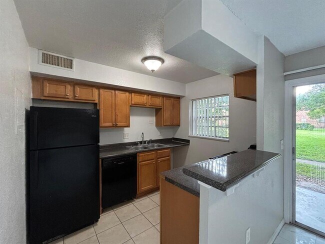 Foto del edificio - 5325 Curry Ford Rd