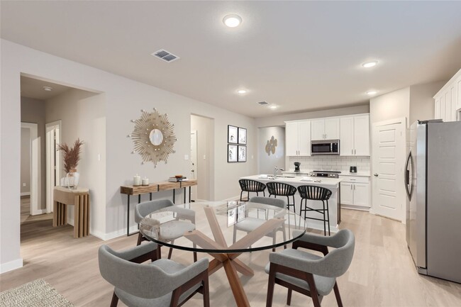 Building Photo - 511 Warm Saffina Ln