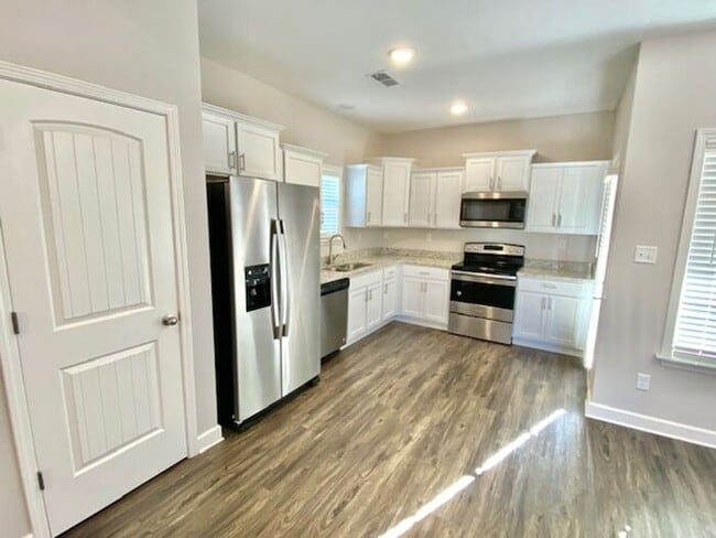 Building Photo - Now Leasing a 4 Bedrom 2.5 Bath At Nicole ...
