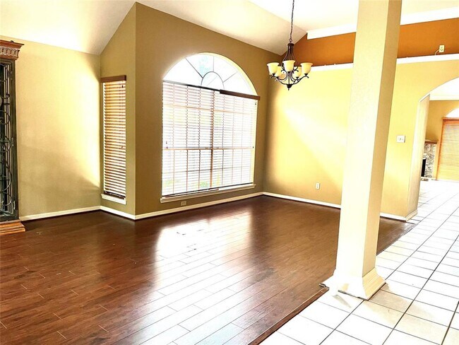 Foto del edificio - 2508 Field Lark Dr