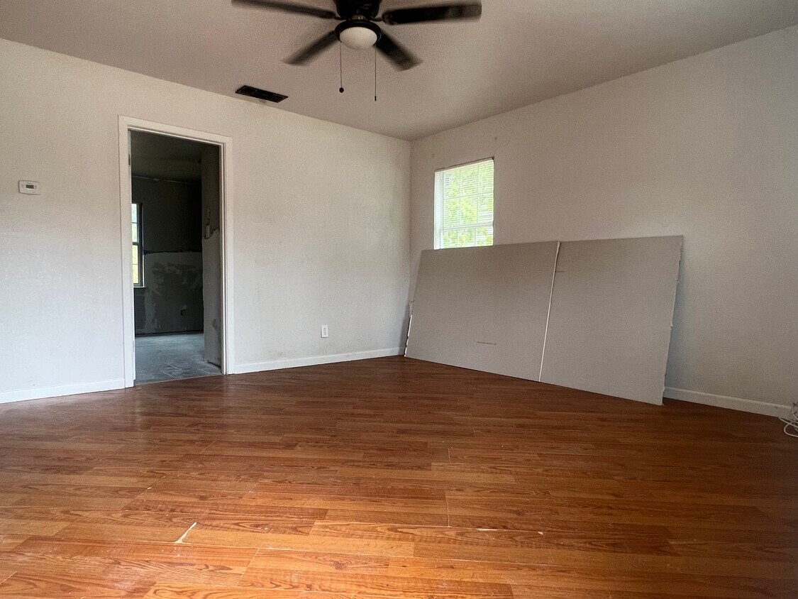 Building Photo - 844 Renfro Dr