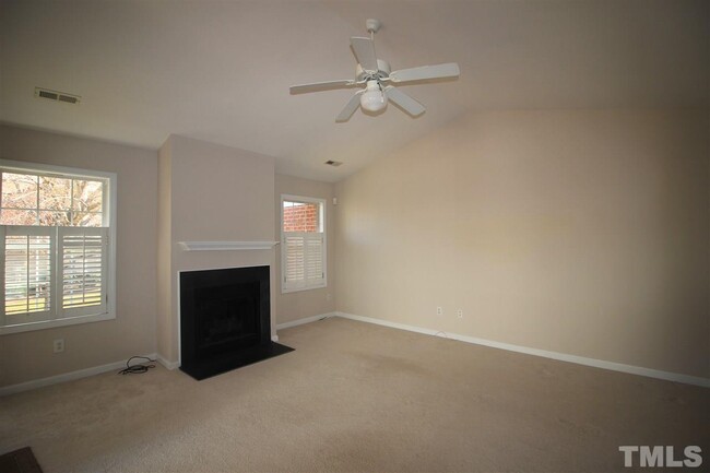 Foto del edificio - 2421 Wellington Ridge Loop