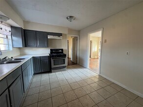 Building Photo - 8719 Tilgham St