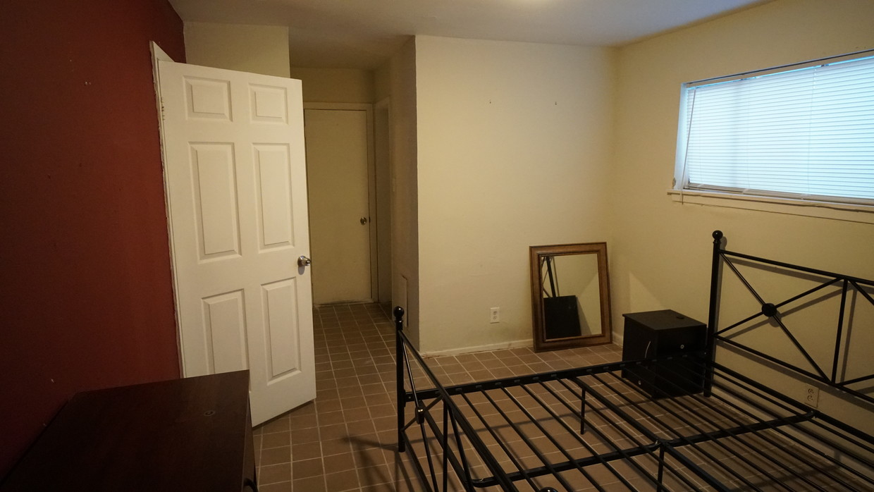Building Photo - 2708 Oakcliff St