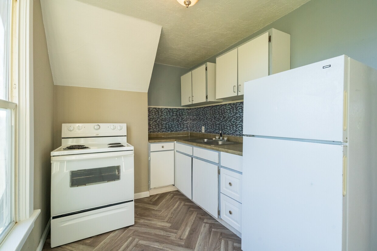 Primary Photo - 605 2nd Ave N