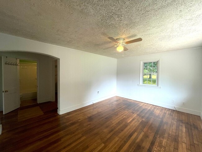 Building Photo - 21608 Hudson Street, S. Chesterfield