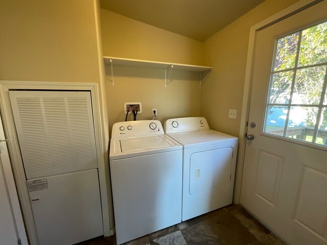 Building Photo - 3 Bed, 2 Bath Manufactured Home with a View