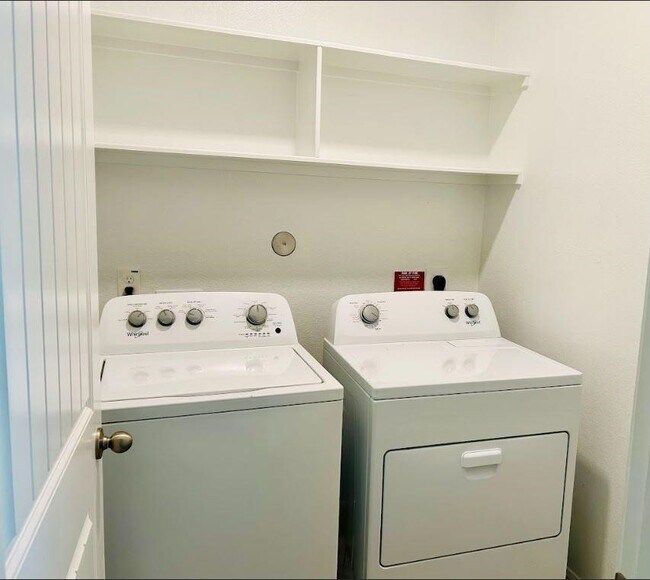 Foto del edificio - 21423 Holly Heights Rd