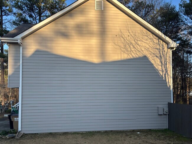 Foto del edificio - 3410 Camens Ct NE