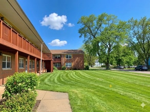 Building Photo - 440 W Palatine Rd