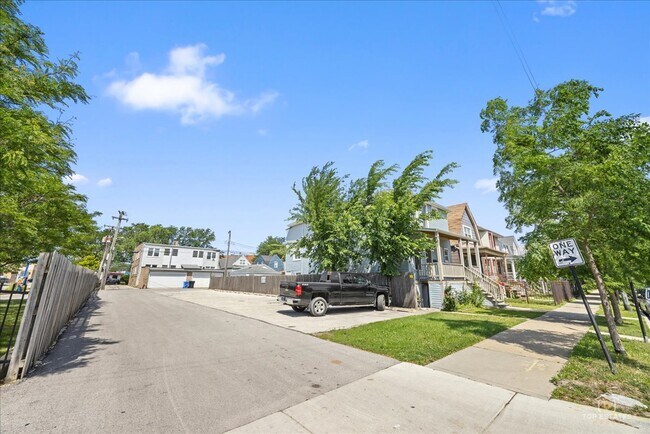 Foto del edificio - 3616 N Kedzie Ave