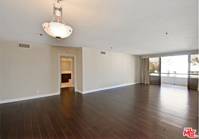 Building Photo - 10660 Wilshire Blvd