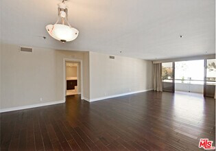 Building Photo - 10660 Wilshire Blvd