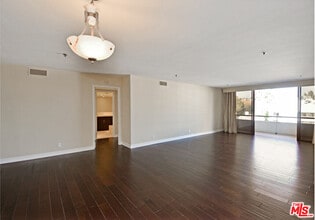 Building Photo - 10660 Wilshire Blvd