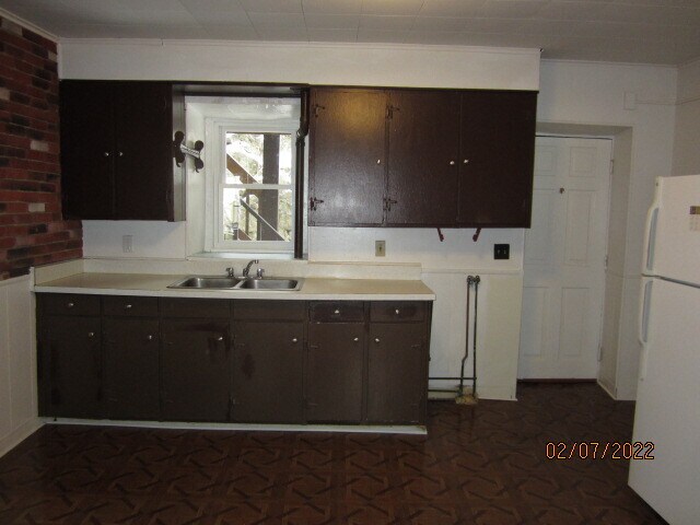 Kitchen - 570 S Main St Apartments