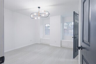 Building Photo - 17527 Sandy Cliffs Dr
