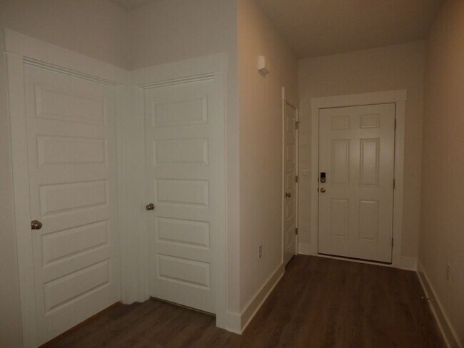 Foto del edificio - 5753 Danbury Blvd